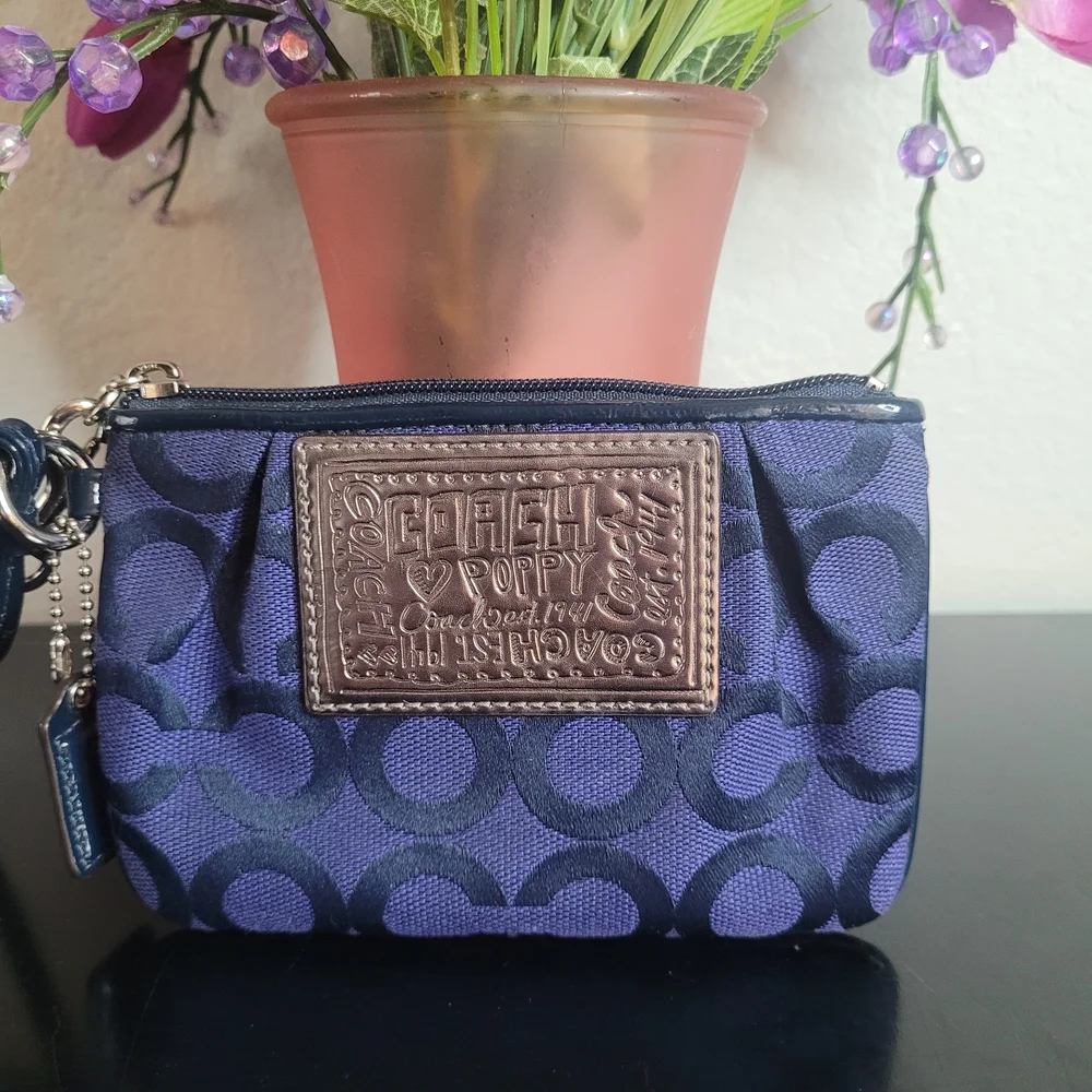 Coach Poppy Wristlet - Picture 2 of 10